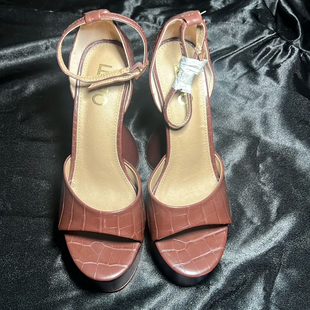 Peep Toe Platform Statement Croc Print Heels - image 5